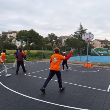 Sostenibilità e sport: inaugurato al Liceo Gandhi di Narni il campo removibile realizzato con gomma riciclata